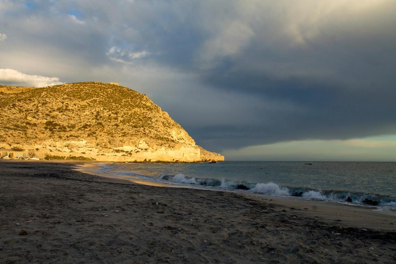 La Palmera. El Amanecer En El Parque Natural Agua Amarga  Extérieur photo